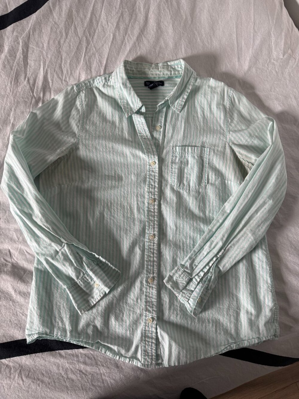 EUC GAP White & Mint Striped Button Down Boyfriend Fit Cotton Shirt Sz M